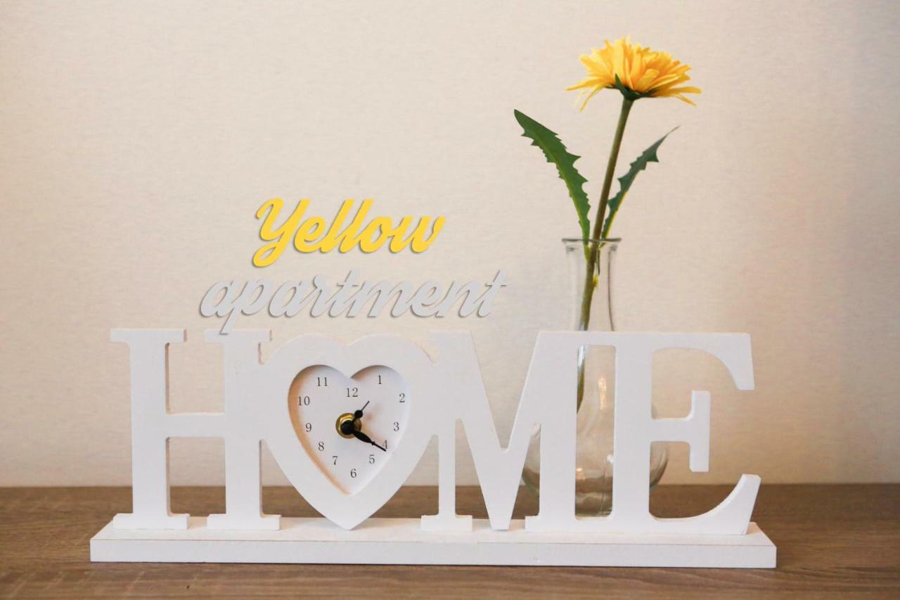 Yellow Apartment Few Steps From Metro Прага Екстериор снимка